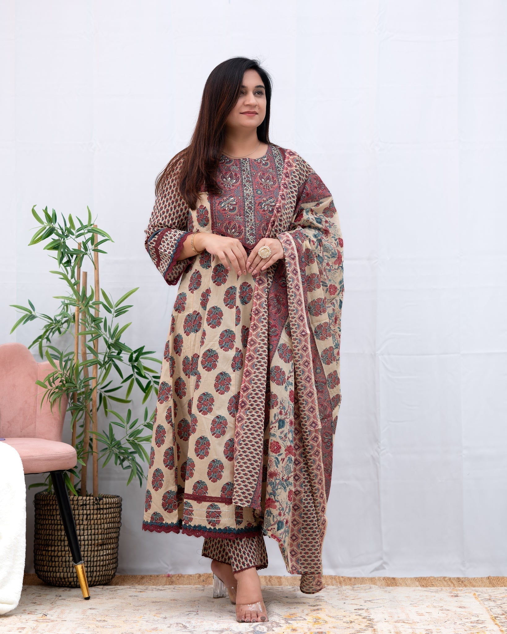 Look straight out of a dreamy movie set as you turn around and walk in this elegant flaired suit ! The perfect of traditional wear(PFAB107)