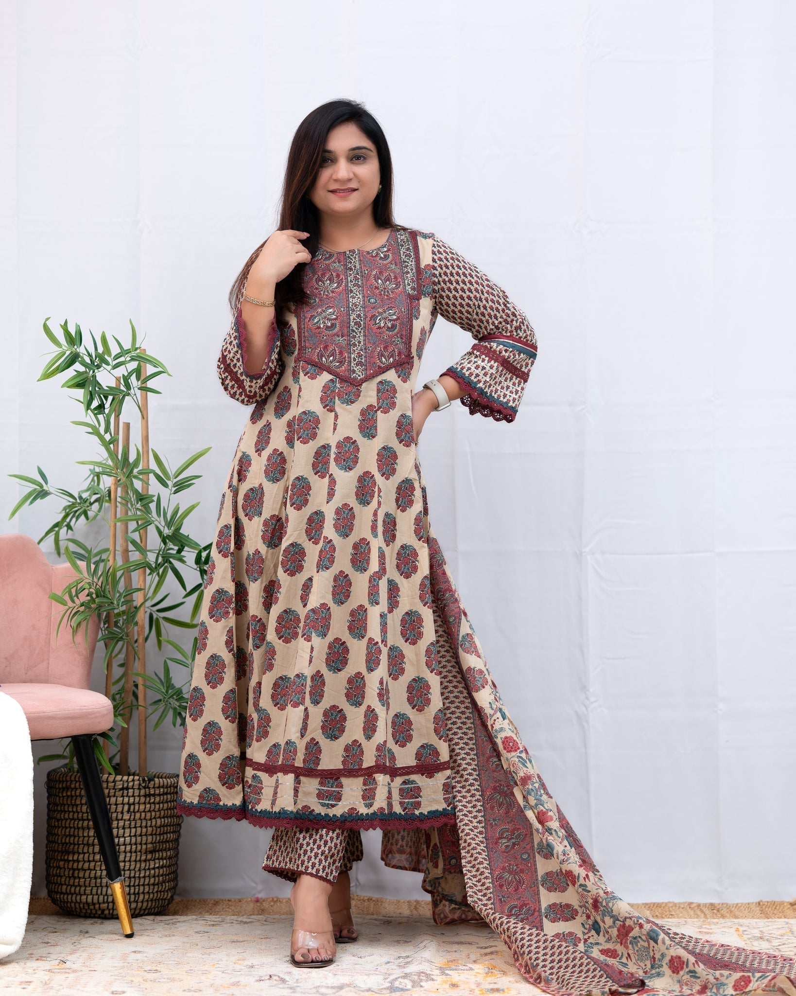 Look straight out of a dreamy movie set as you turn around and walk in this elegant flaired suit ! The perfect of traditional wear(PFAB107)