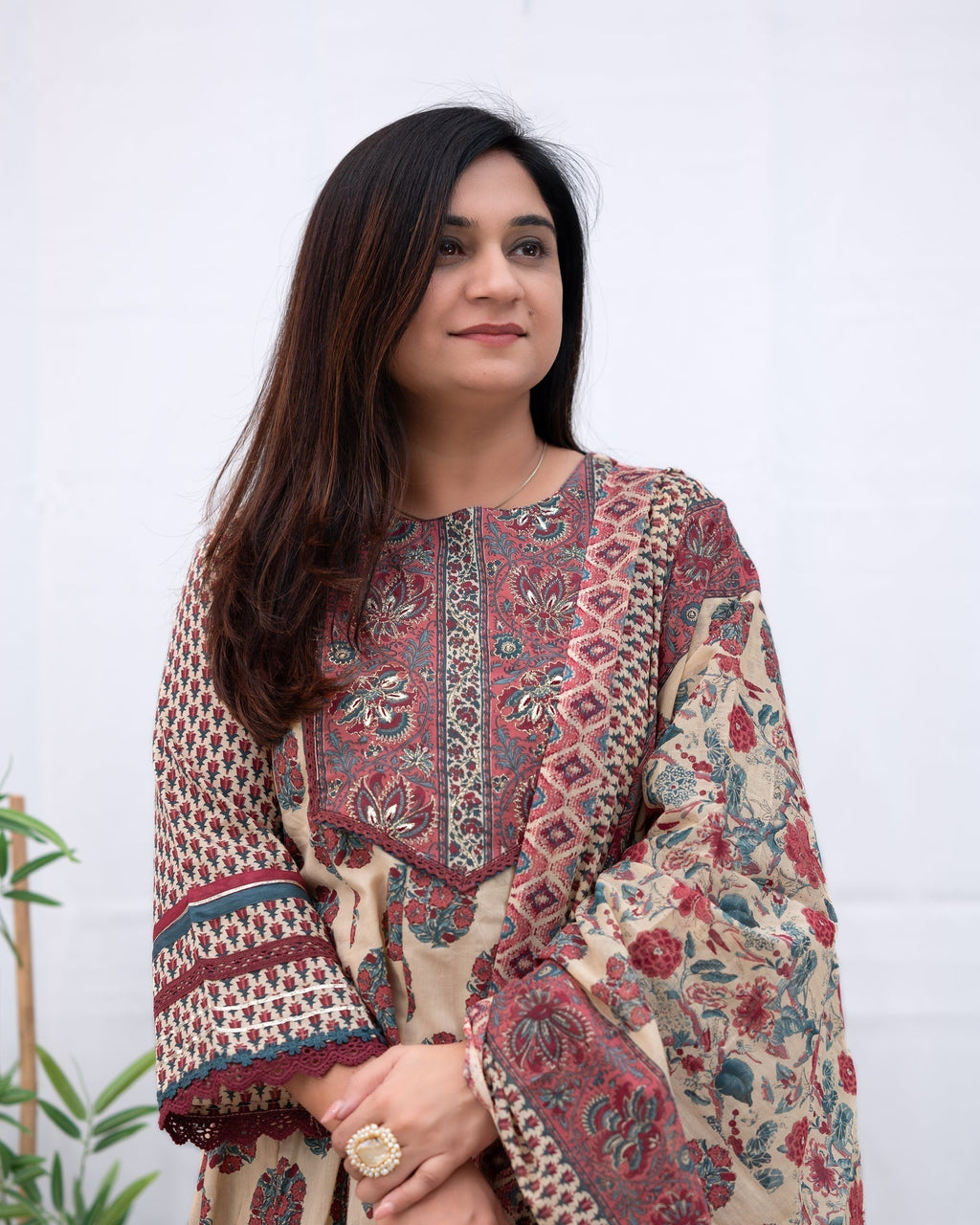 Look straight out of a dreamy movie set as you turn around and walk in this elegant flaired suit ! The perfect of traditional wear(PFAB107)