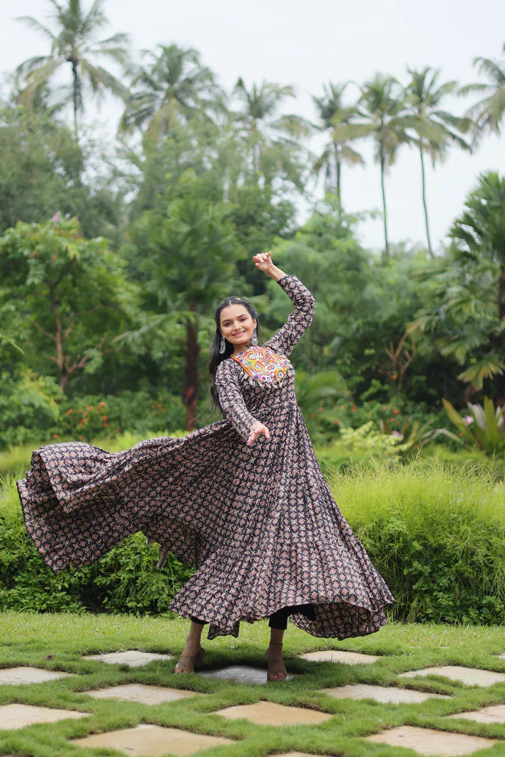 NAVRATRI SPECIAL COTTON GAMTHI PATCH WORK GOWN PFAB149)