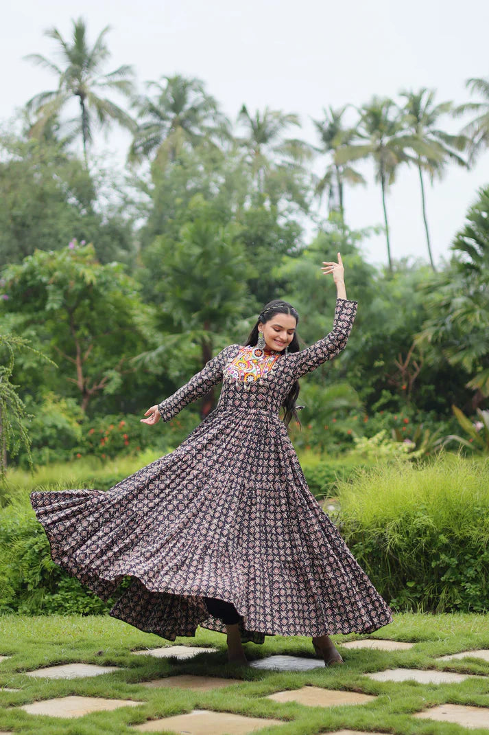 NAVRATRI SPECIAL COTTON GAMTHI PATCH WORK GOWN PFAB149)