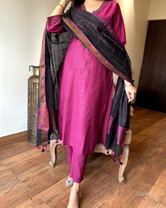 Beautiful premium quality linen duppata enclosed with heavy tassel work on duppata(PFAB133)