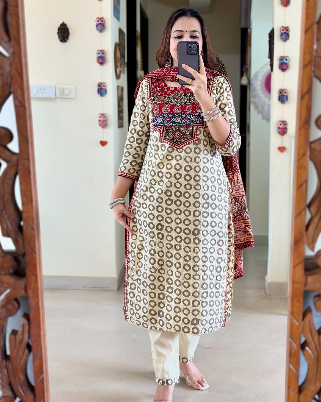 Featuring Fully Elegant Premium Muslin Suit Set Which is Beautifully Decorated With Hand Khatli Work And Original Mirror Work With Butti Pattern(PFAB108)