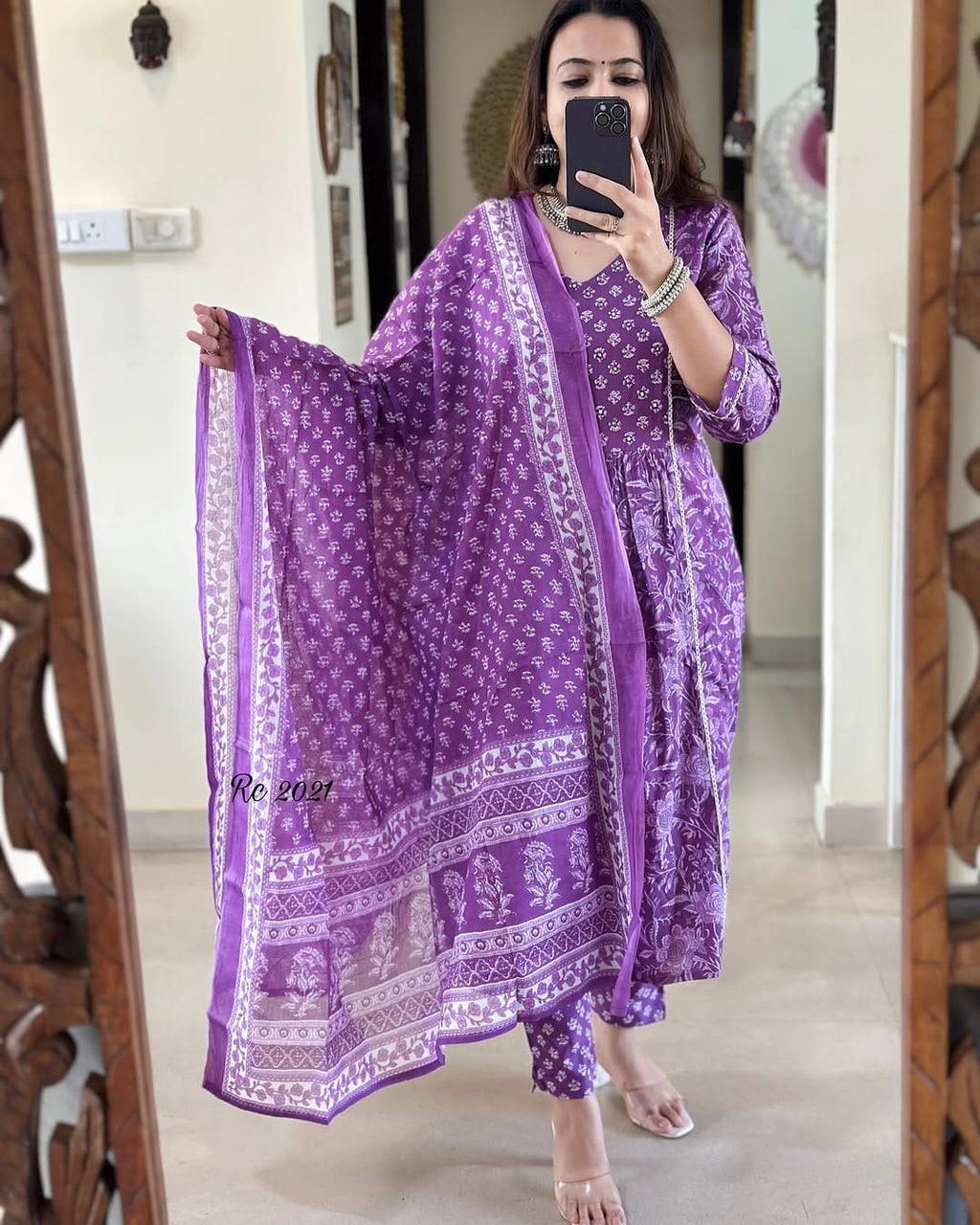 This A-line pant set is perfect for the summer season with its vibrant floral print and confident pocket one side.(PFAB137)