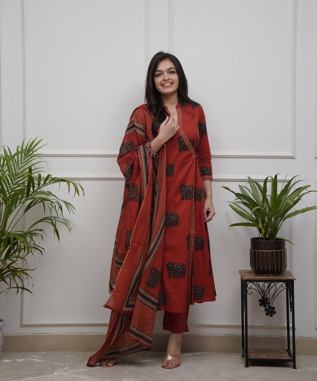 Enjoy your festival 🌞with our Very Beautiful 3ps Set . 🪡 🪡 🪡 🌸(PFAB1441)