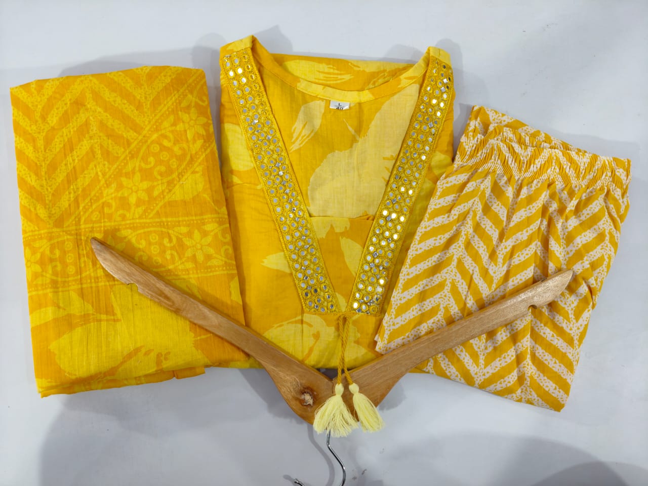 🧶💫New Designer Floral Cotton Suit set collection(PFAB1467)