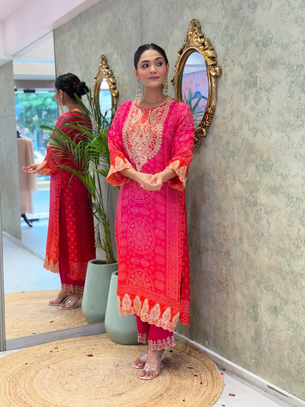 * LONCHING ĐĚSIGNER PARTY WEAR TOP AND BOTAM . WITH FANCY DUPPATA AND EMBROIDERY WORK*