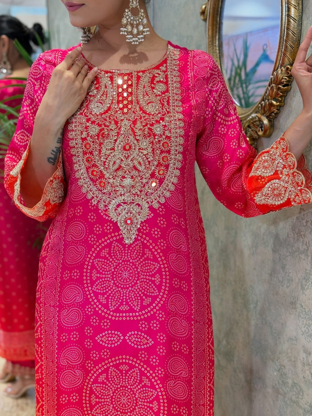 * LONCHING ĐĚSIGNER PARTY WEAR TOP AND BOTAM . WITH FANCY DUPPATA AND EMBROIDERY WORK*