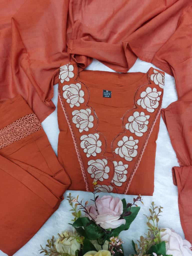 Featuring beautiful Heavy Suit Set which is beautifully decorated Embroidered🪡. (RRRD06)