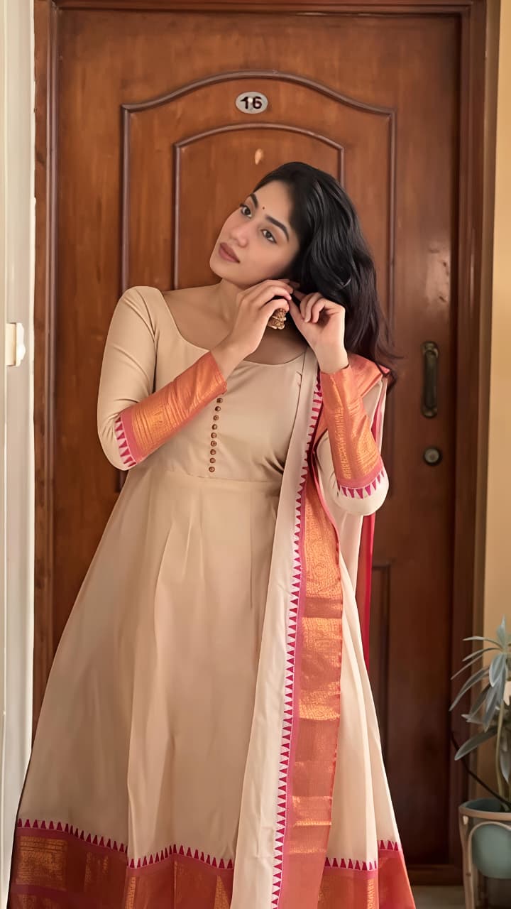 Featuring beautiful Heavy Suit Set which is beautifully decorated potli🪡. It is paired with matching duppata (RRRD01)