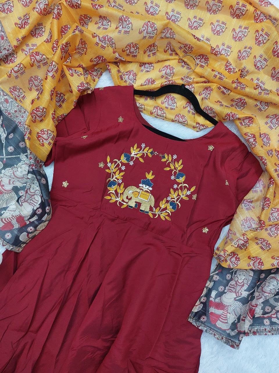 Featuring beautiful Heavy Suit Set which is beautifully decorated with intricate hand elephant 🐘 embroidery work, Zari weaving .  (RRRD14)