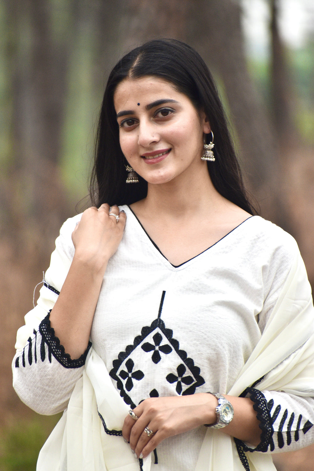 *We are here to spread some magic to your ethnic Heavy cotton katha work and embroidery 🪡 work and beautiful lace work .(PFAB106)