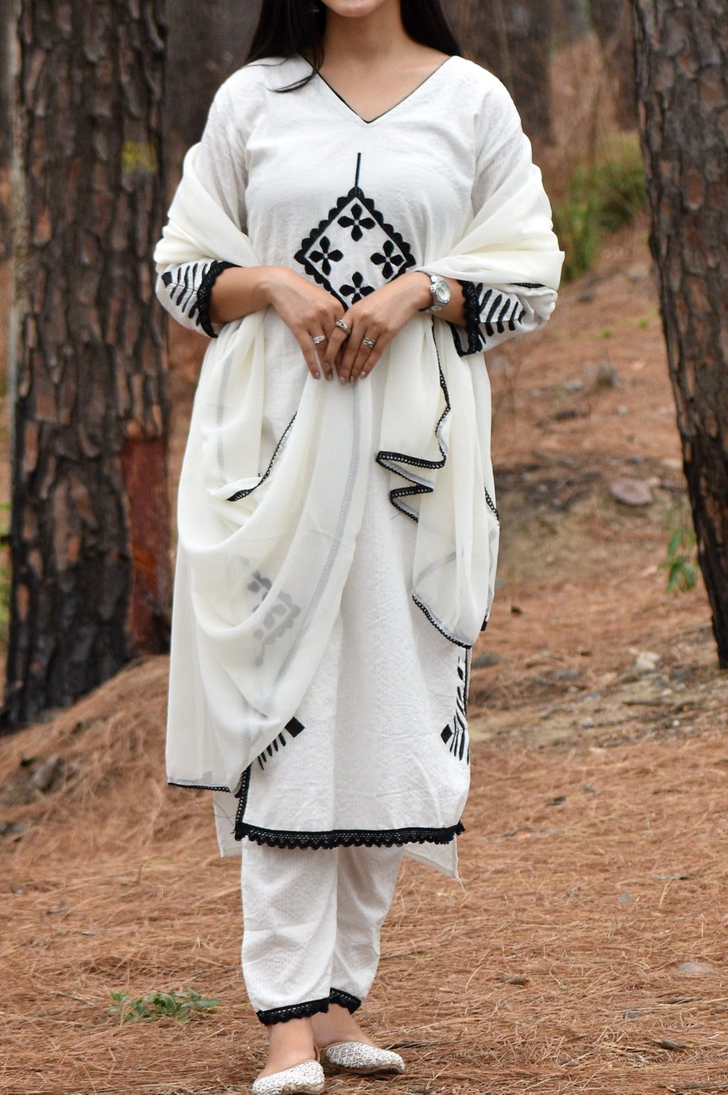 *We are here to spread some magic to your ethnic Heavy cotton katha work and embroidery 🪡 work and beautiful lace work .(PFAB106)